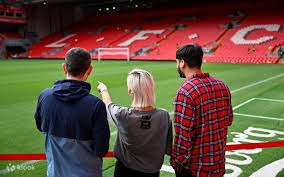 库里看的两手一摊直挠头！亚历山大这球是怎么造犯规的？