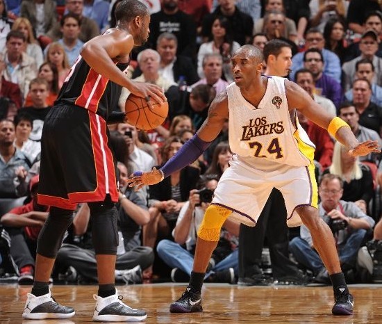 现出强劲的 现出强劲的